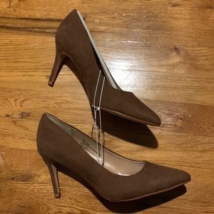 Medium brown suede pumps